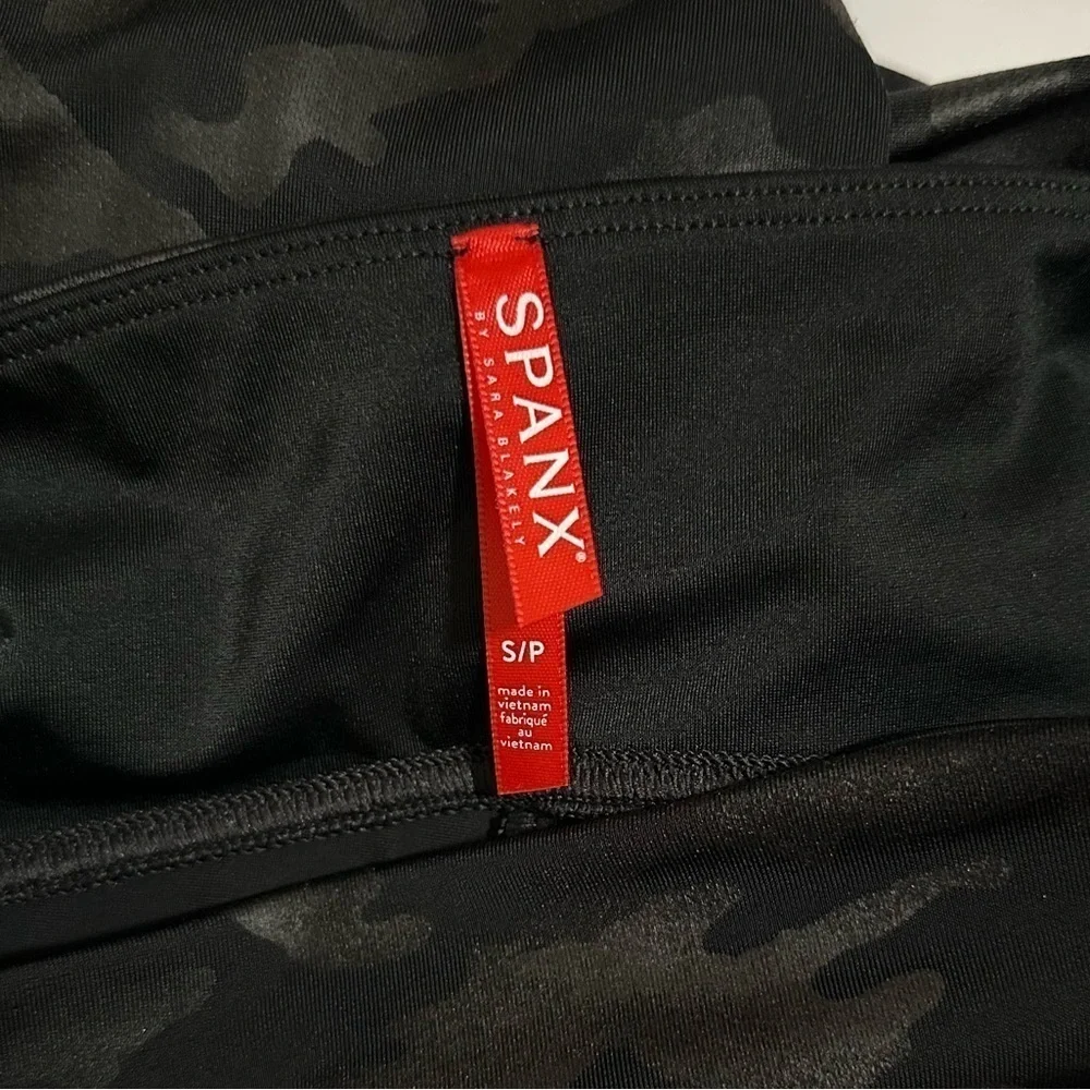 SPANX Faux Leather Matte Black Camo High Waisted Leggings Tummy + Booty Shaping - Picture 14 of 15
